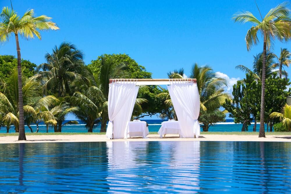 حوض السباحة