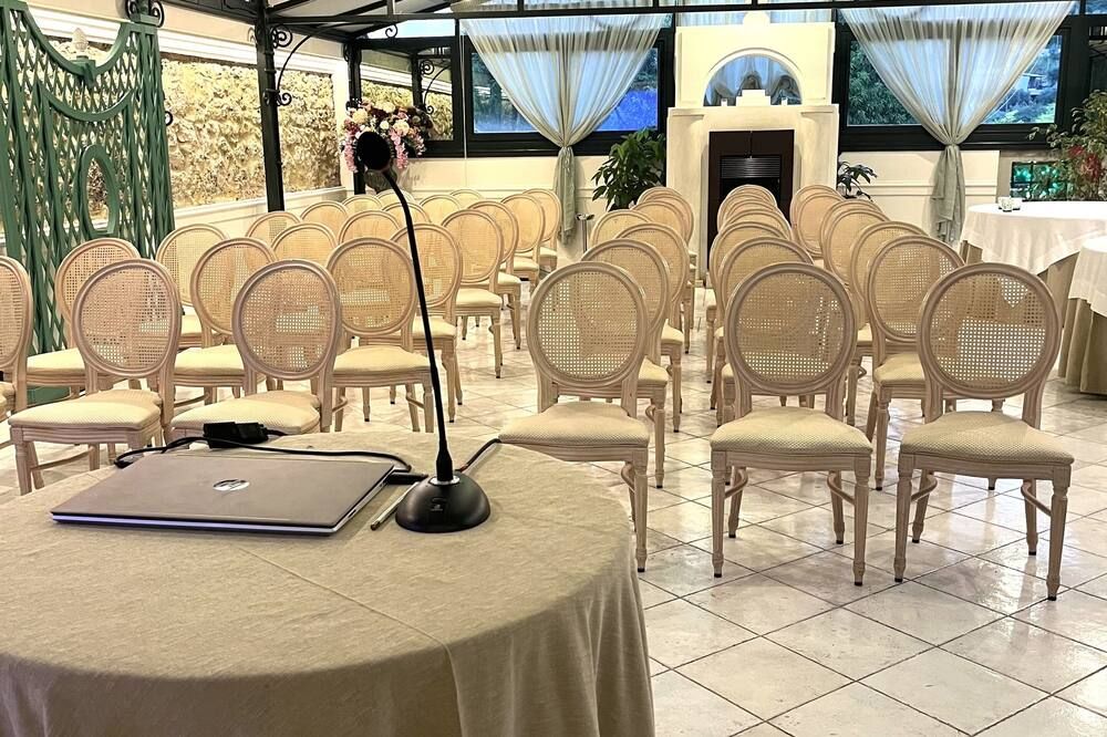 غرفة الاجتماعات