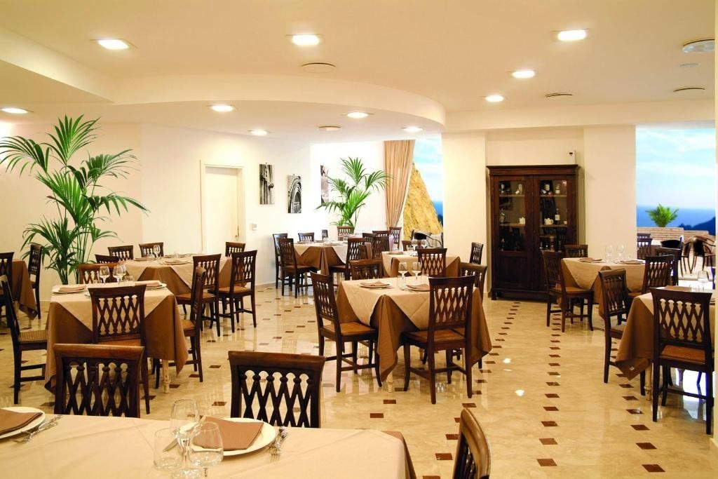 مطعم