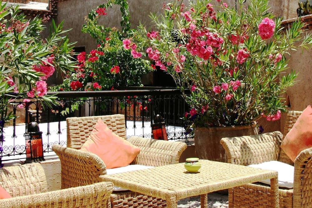 شرفة مرصوفة