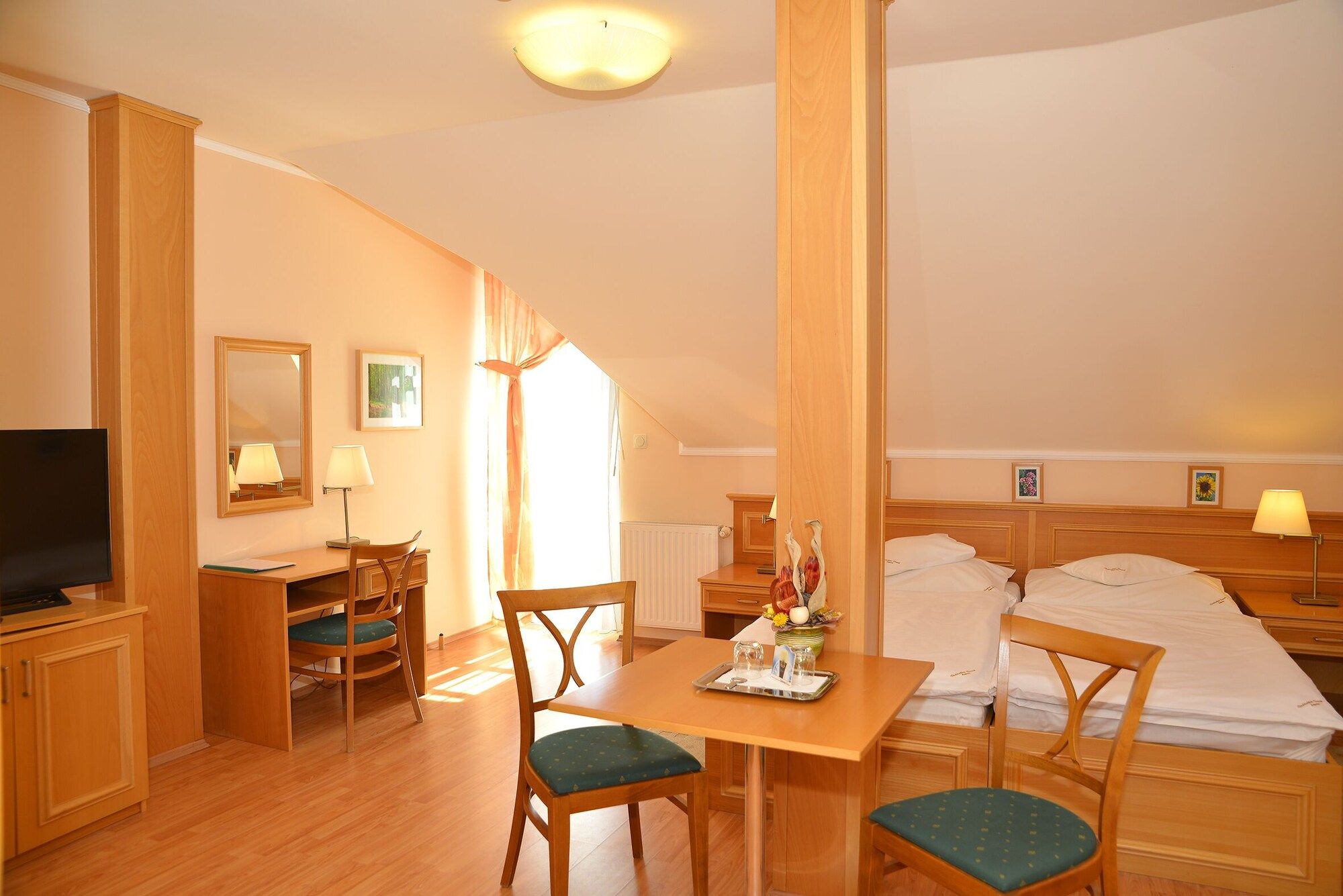 غرفة طعام صورة