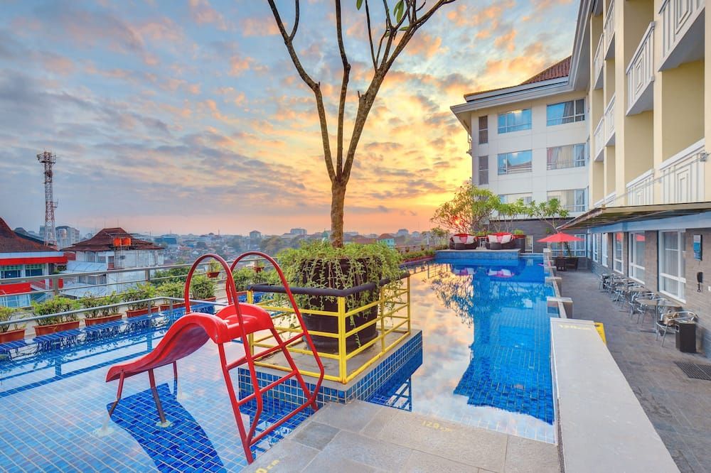 حوض السباحة صورة