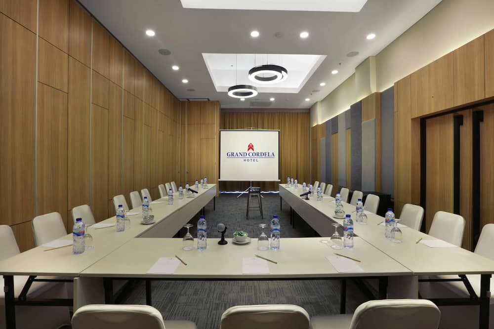 غرفة الاجتماعات