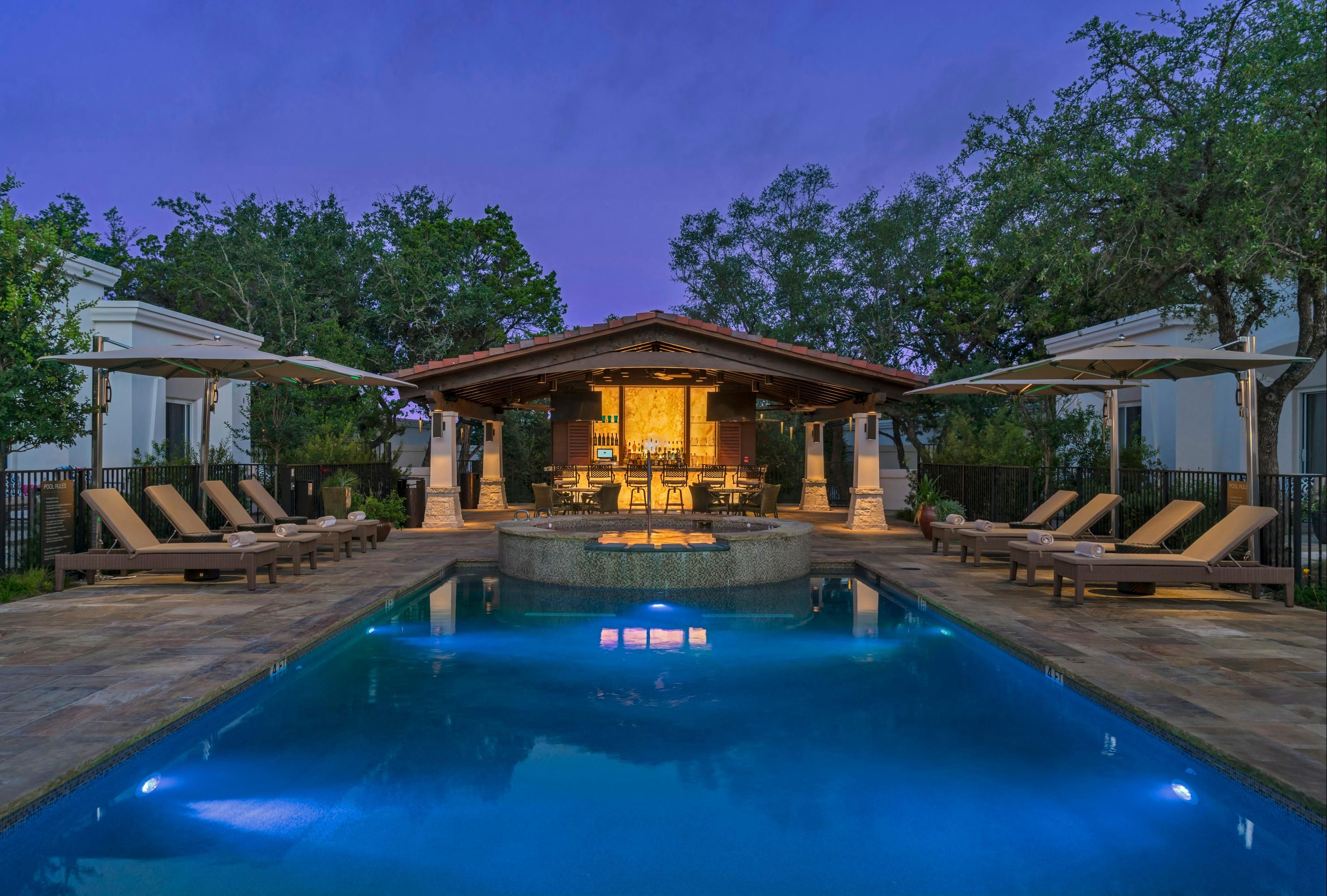 حوض السباحة صورة