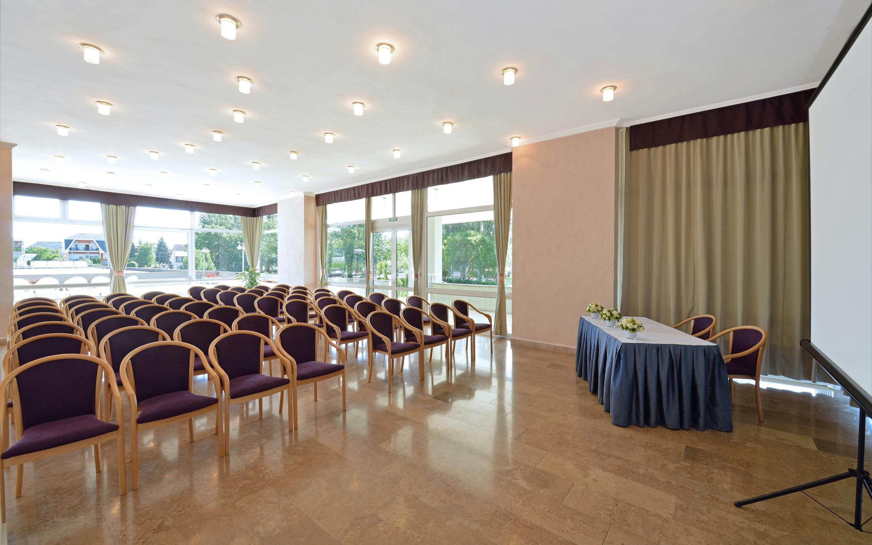 غرفة الاجتماعات