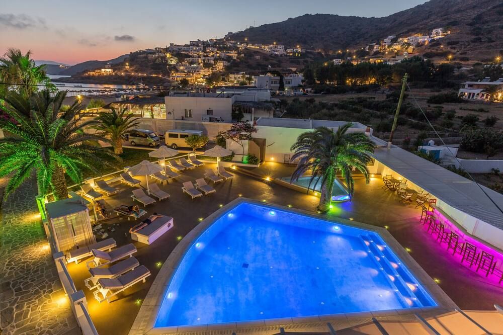 حوض السباحة صورة