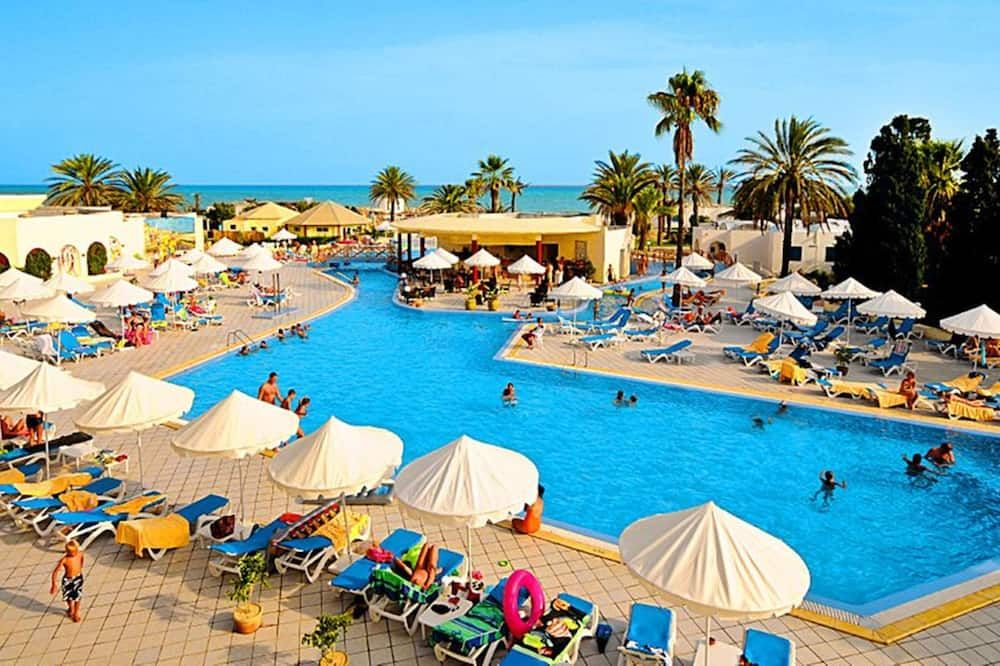 حوض السباحة صورة