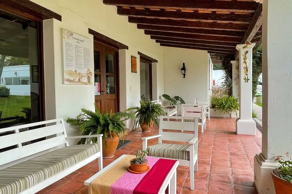 شرفة مرصوفة