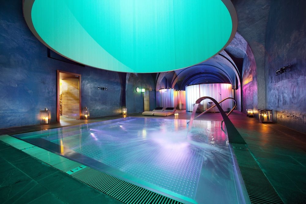 حوض السباحة صورة