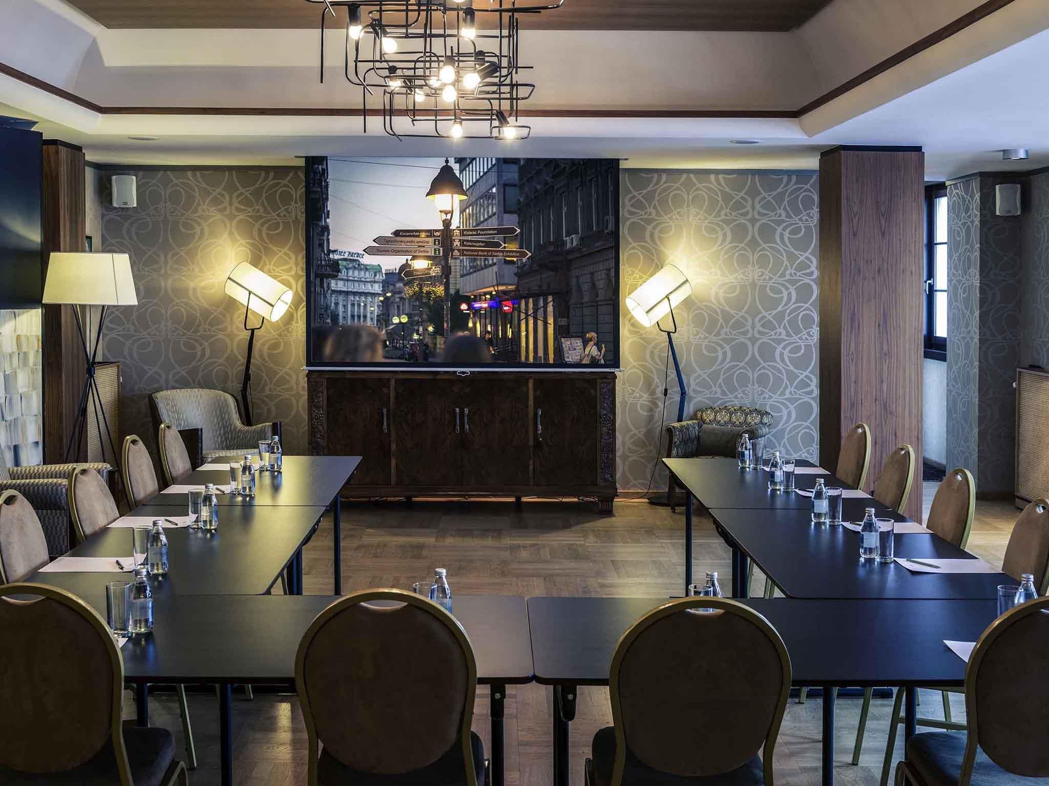 غرفة الاجتماعات