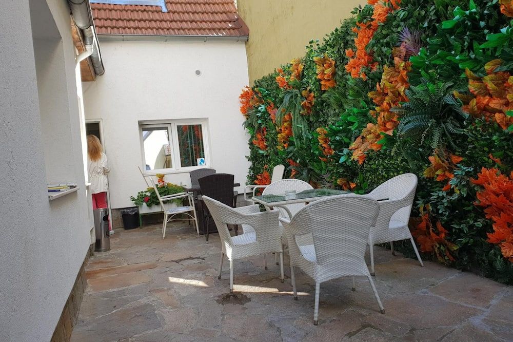 شرفة مرصوفة