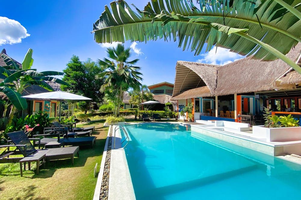 حوض السباحة