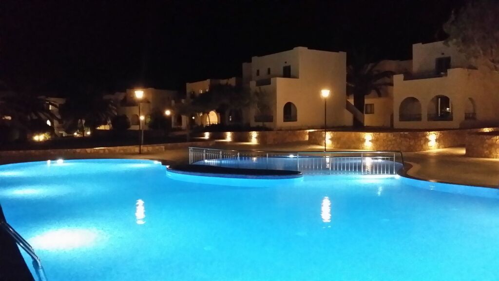 حوض السباحة صورة