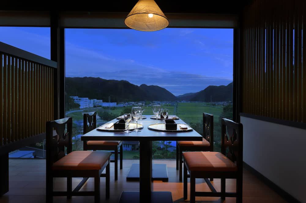 غرفة طعام صورة