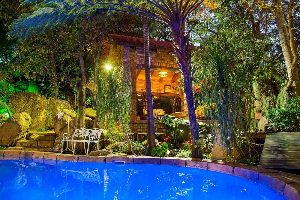 حوض السباحة