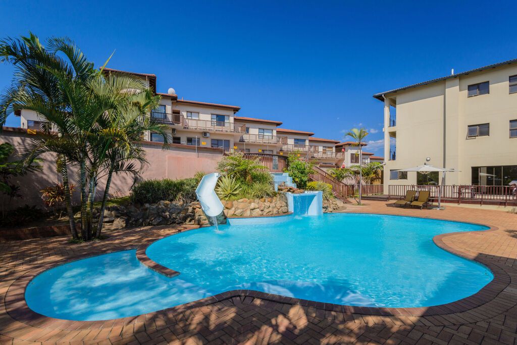 حوض السباحة