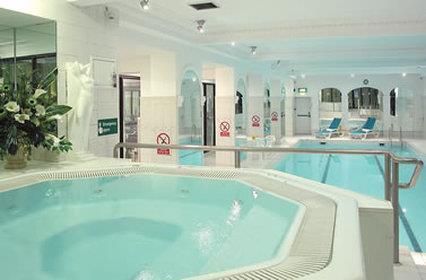 حوض السباحة صورة