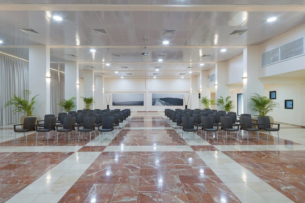 غرفة الاجتماعات