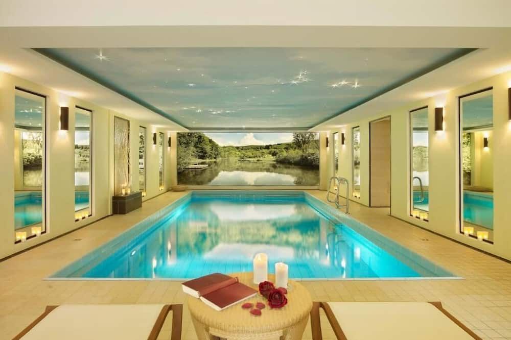 حوض السباحة صورة