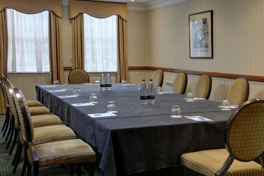 غرفة الاجتماعات