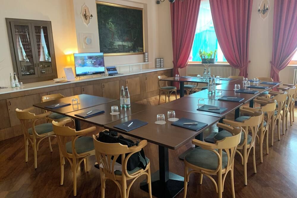 غرفة الاجتماعات