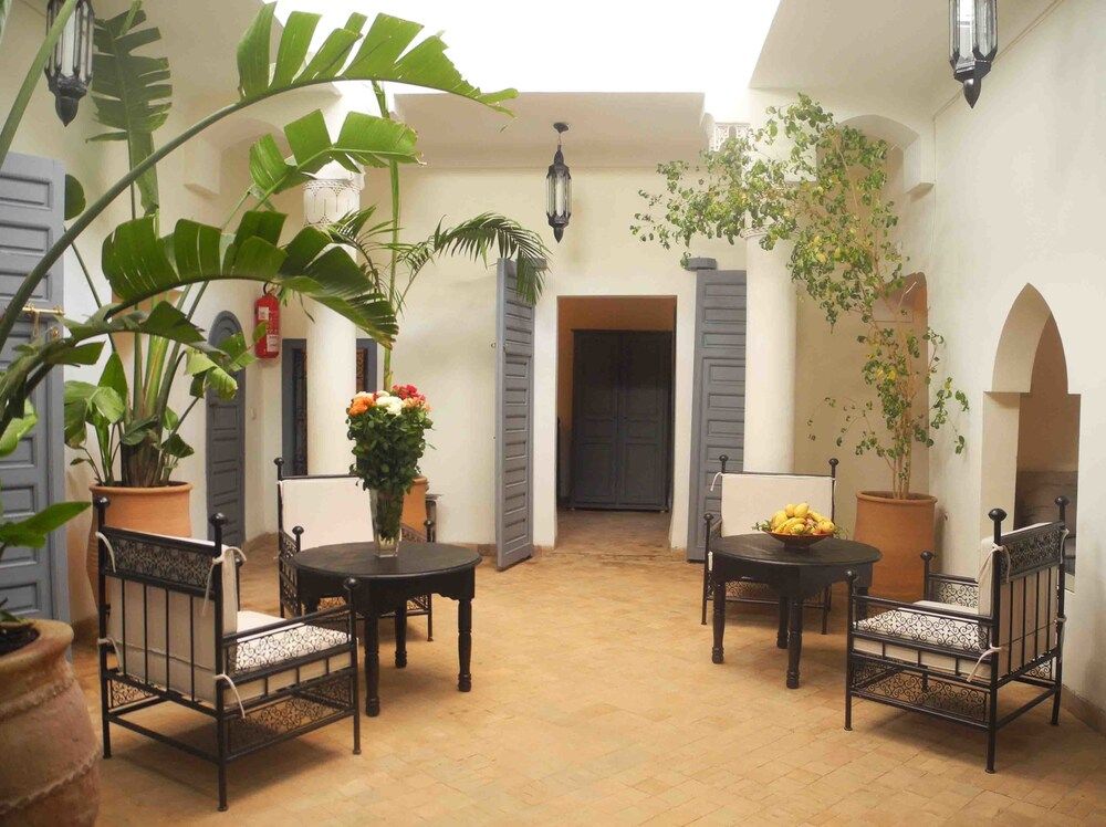 شرفة مرصوفة