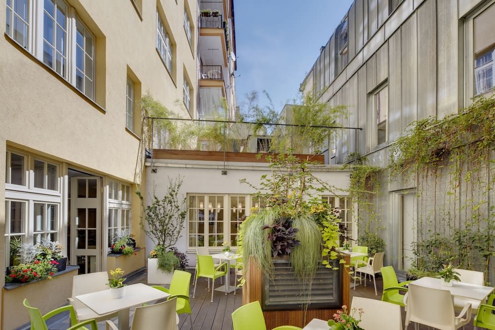 شرفة مرصوفة