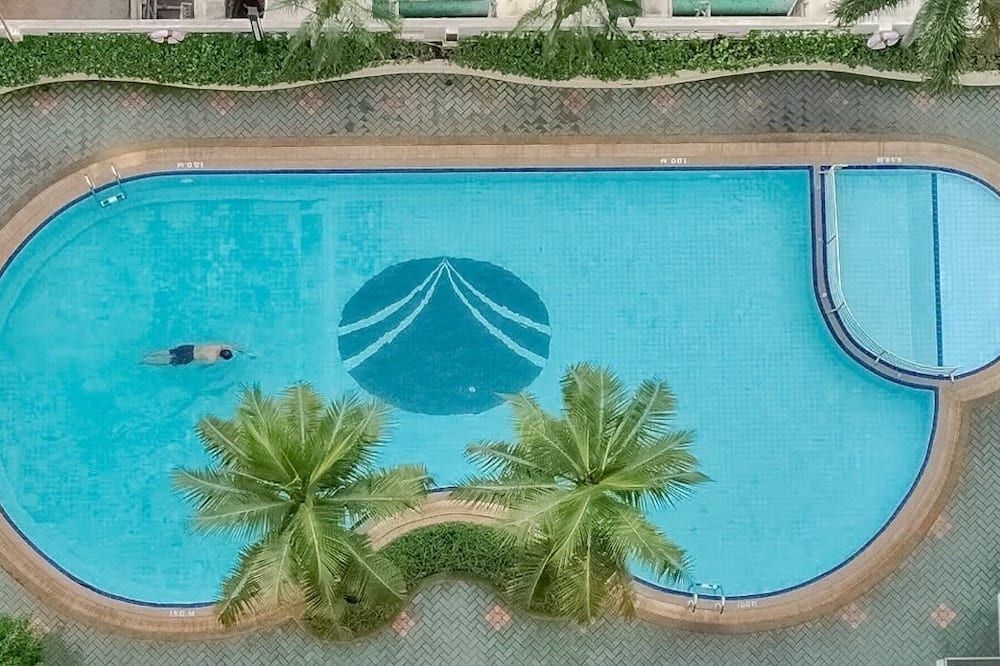 حوض السباحة صورة