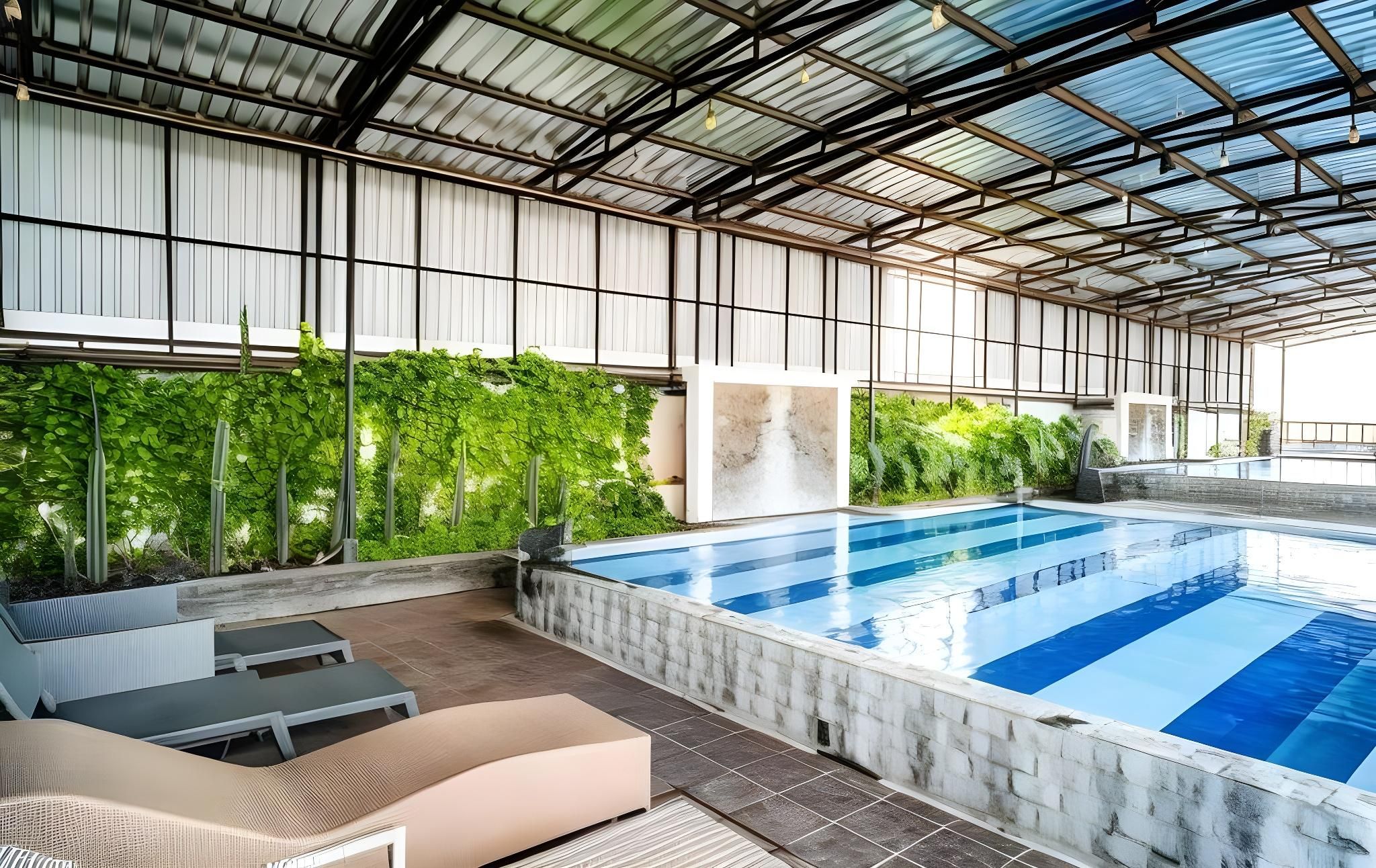 حوض السباحة