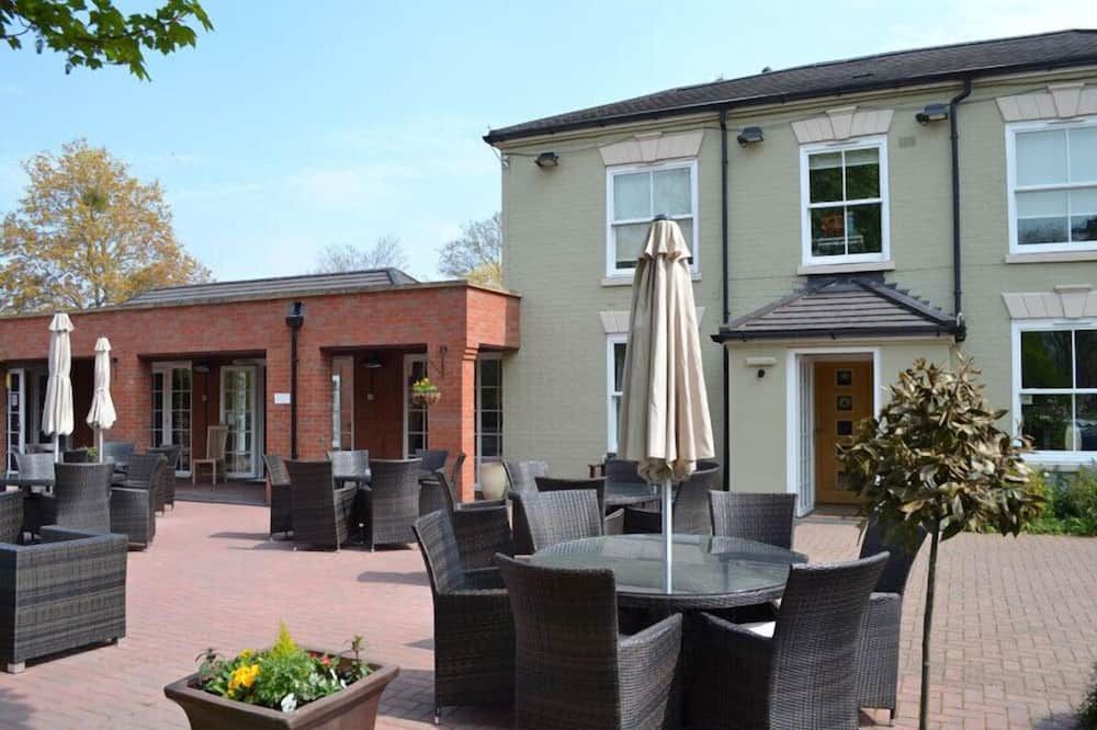 شرفة مرصوفة