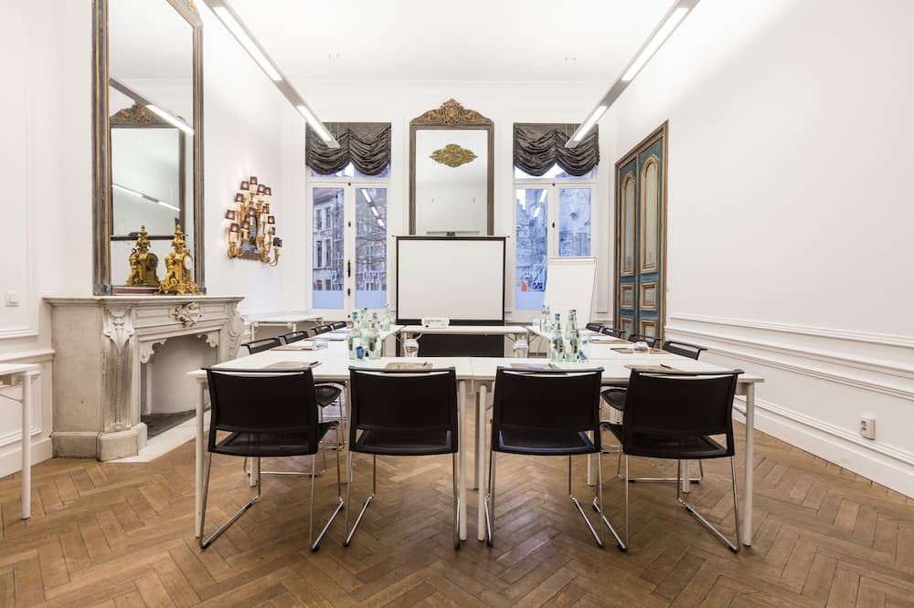 غرفة الاجتماعات