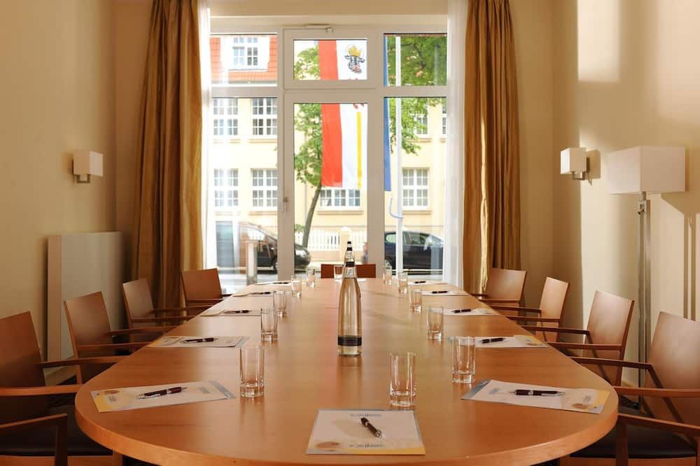 غرفة الاجتماعات