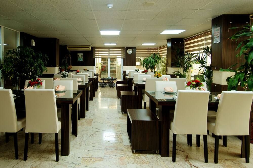 مطعم
