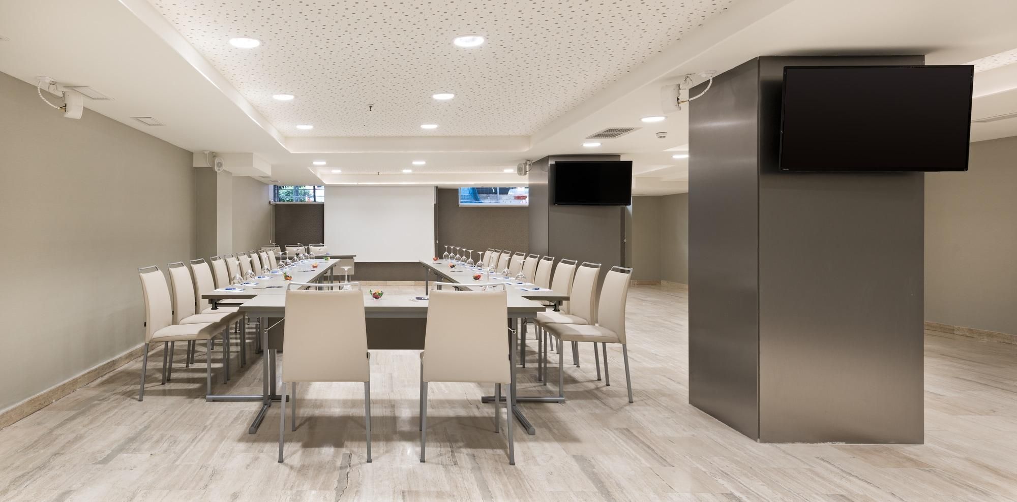 غرفة الاجتماعات