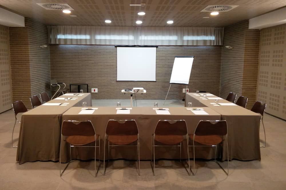 غرفة الاجتماعات