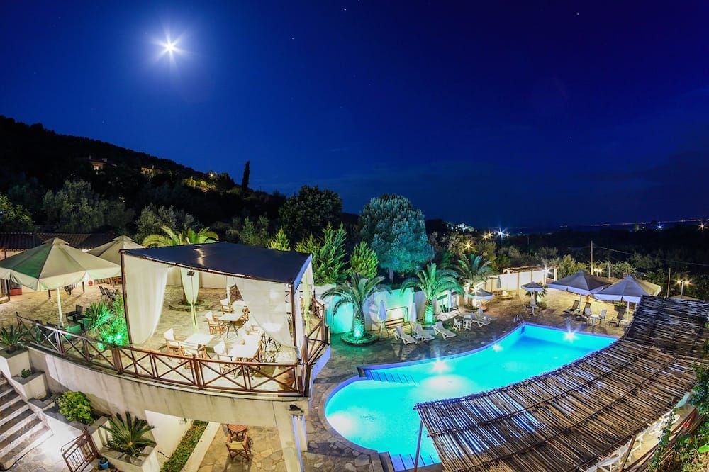 حوض السباحة صورة