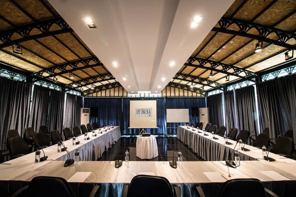 غرفة الاجتماعات