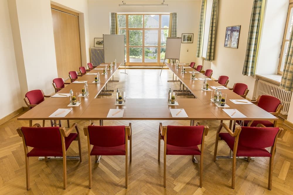 غرفة الاجتماعات