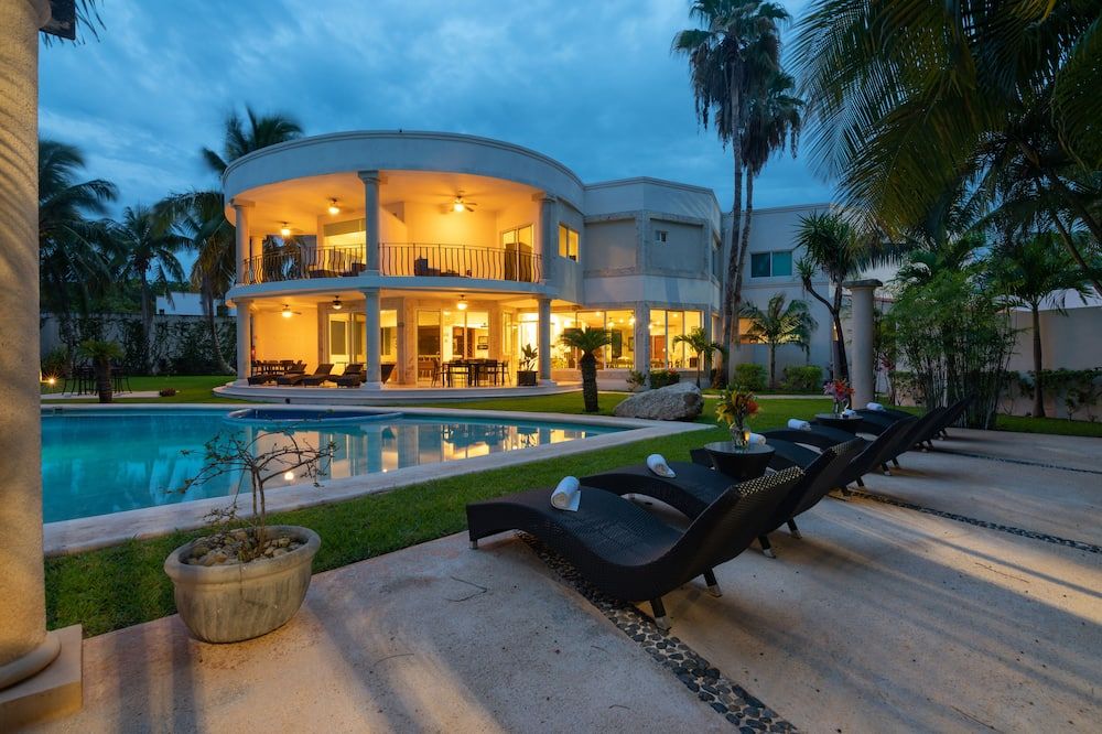 حوض السباحة صورة