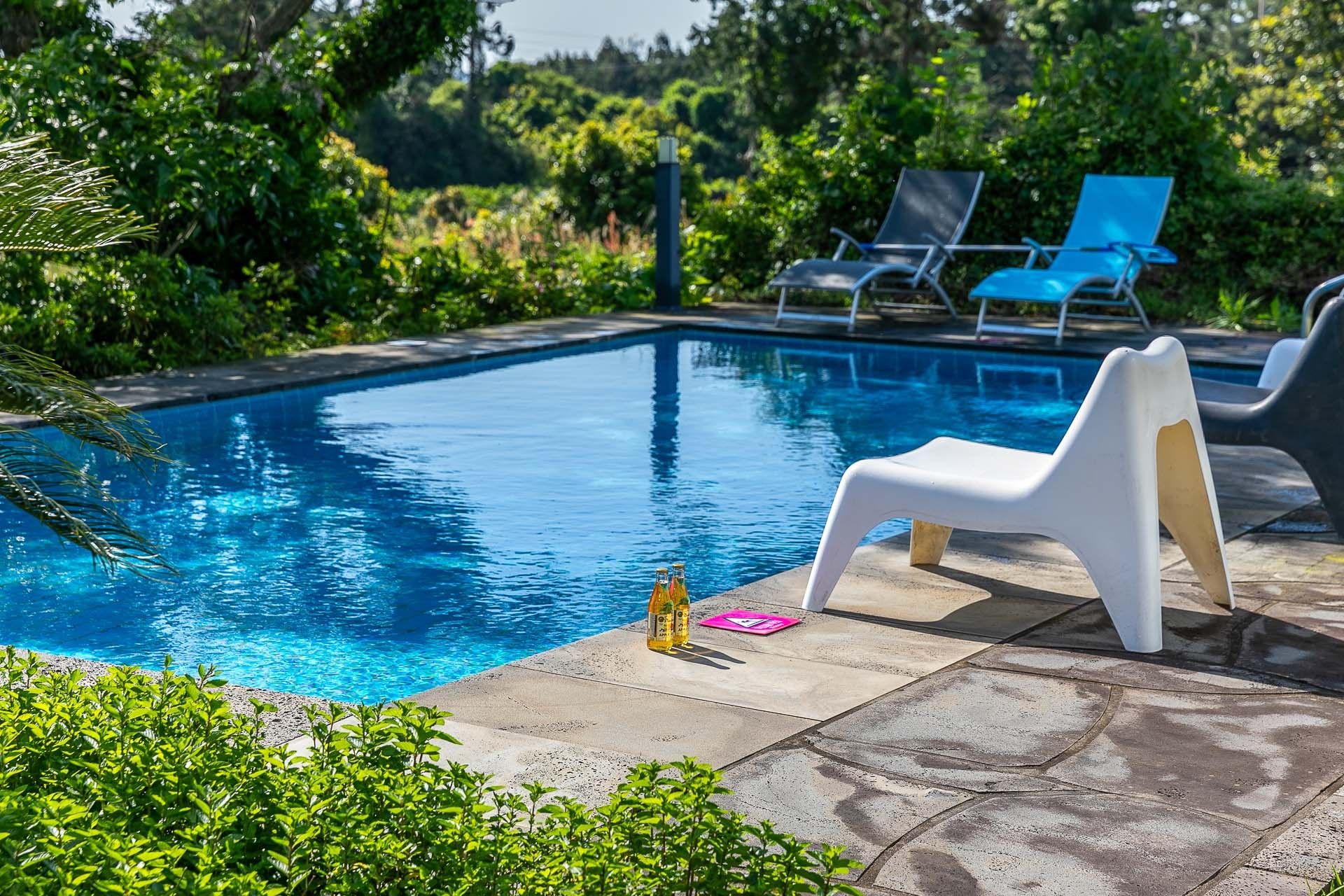 حوض السباحة