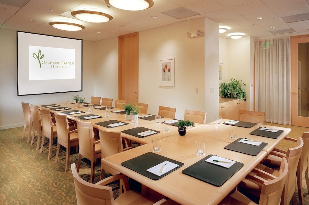 غرفة الاجتماعات