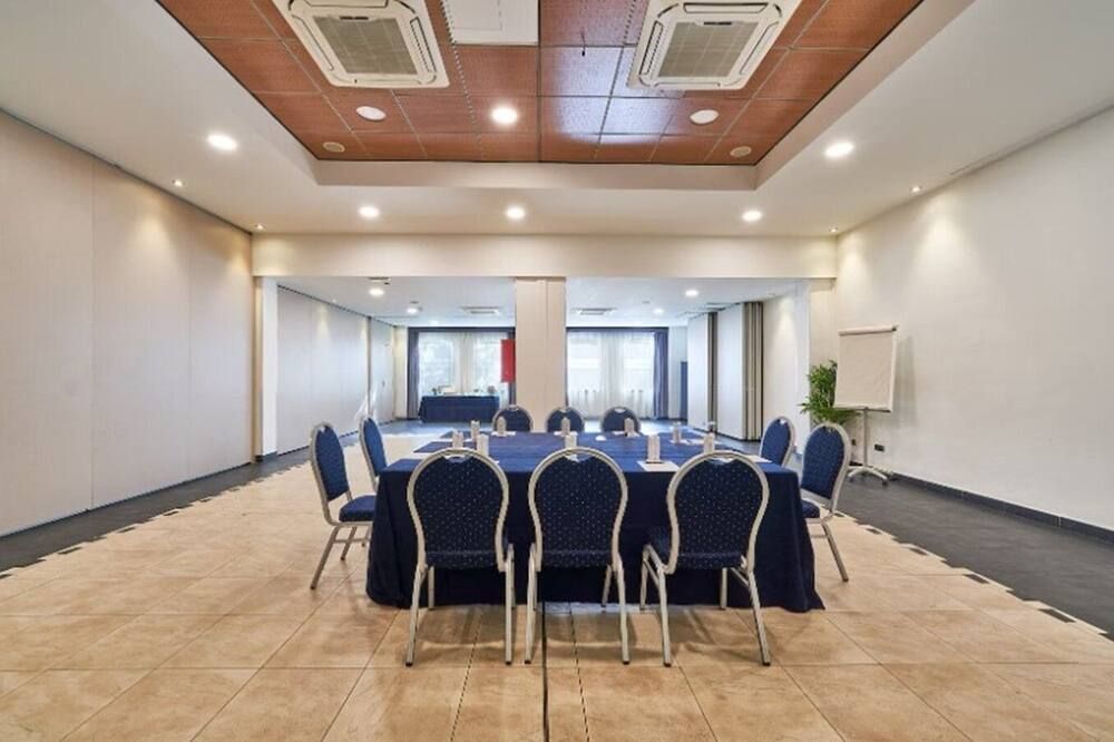 غرفة الاجتماعات