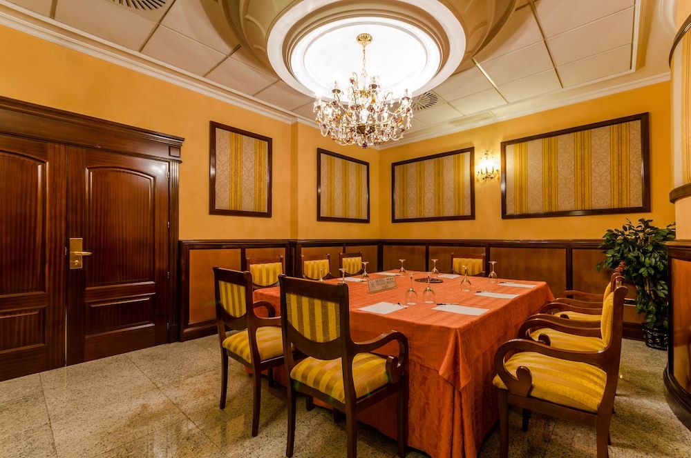 غرفة الاجتماعات