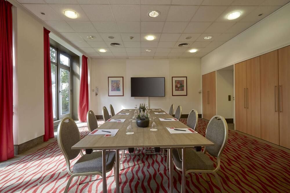 غرفة الاجتماعات