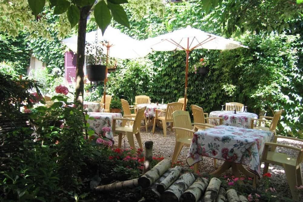 شرفة مرصوفة