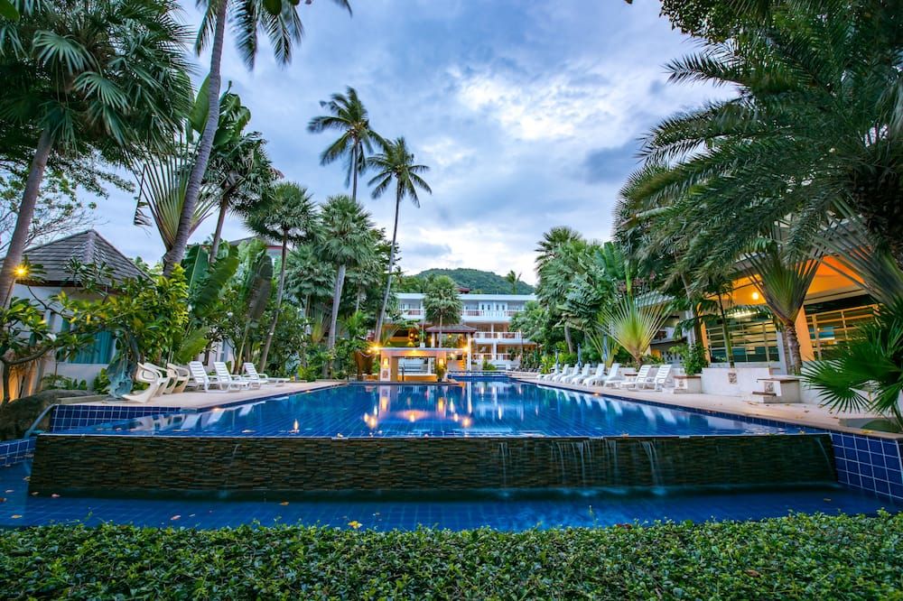 حوض السباحة صورة