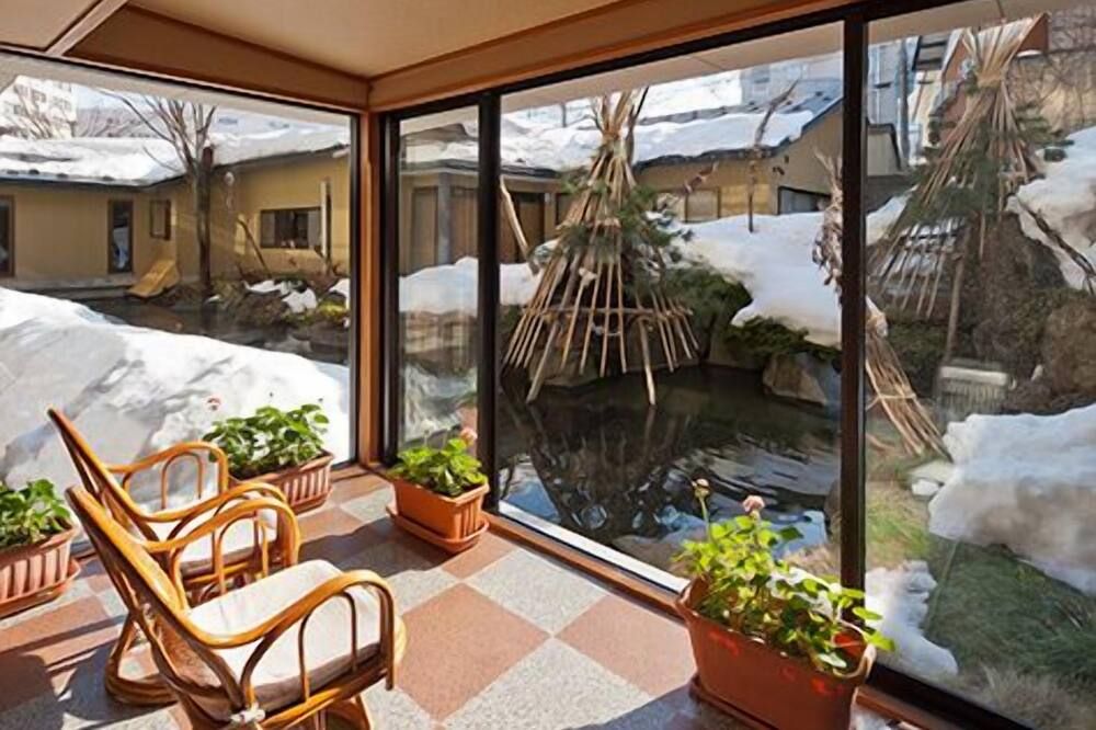 شرفة مرصوفة