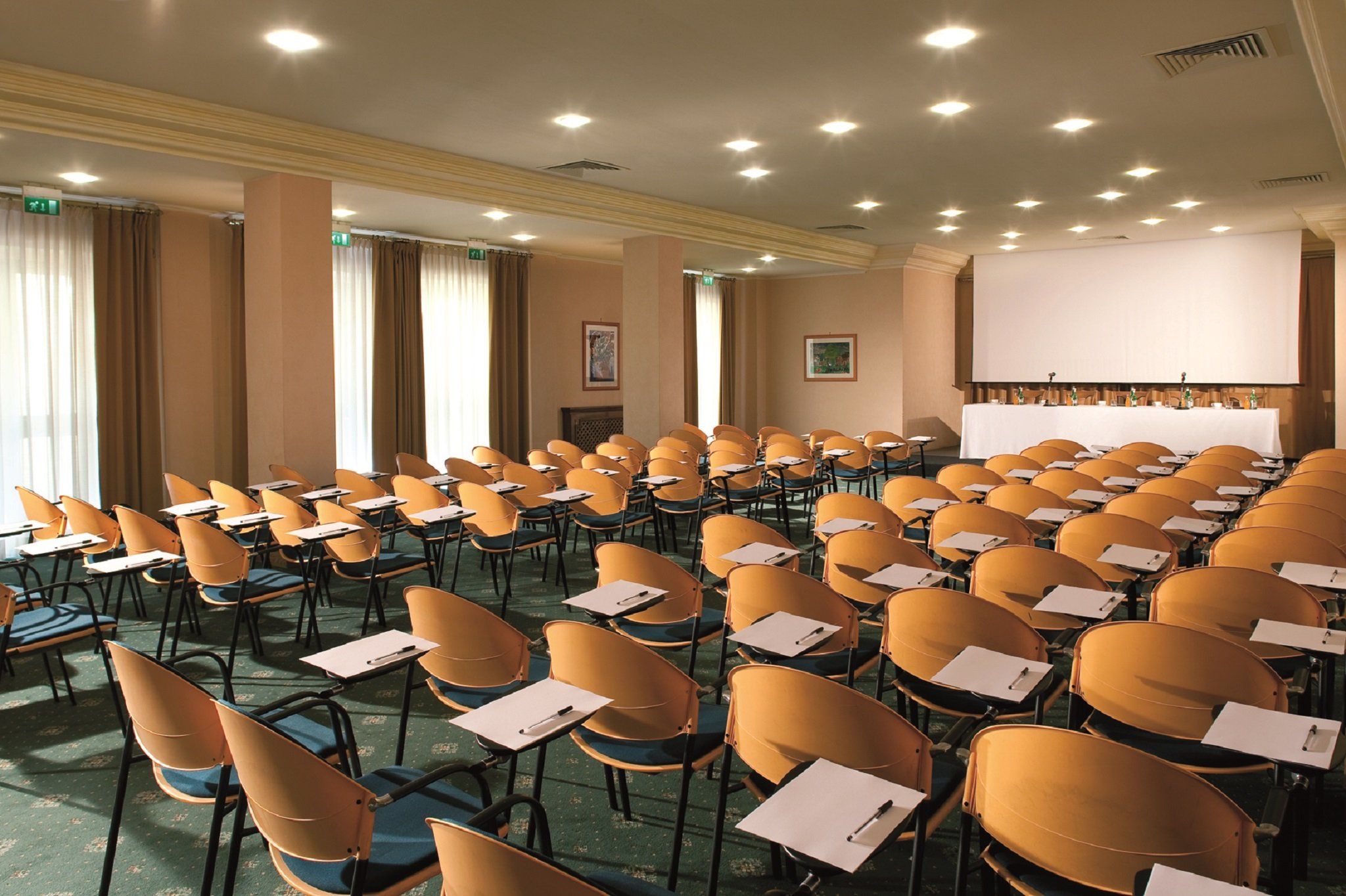 غرفة الاجتماعات