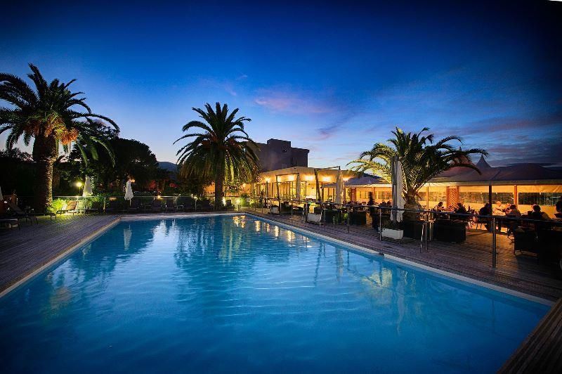 حوض السباحة صورة