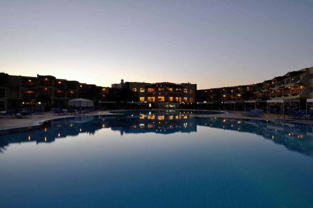 حوض السباحة صورة